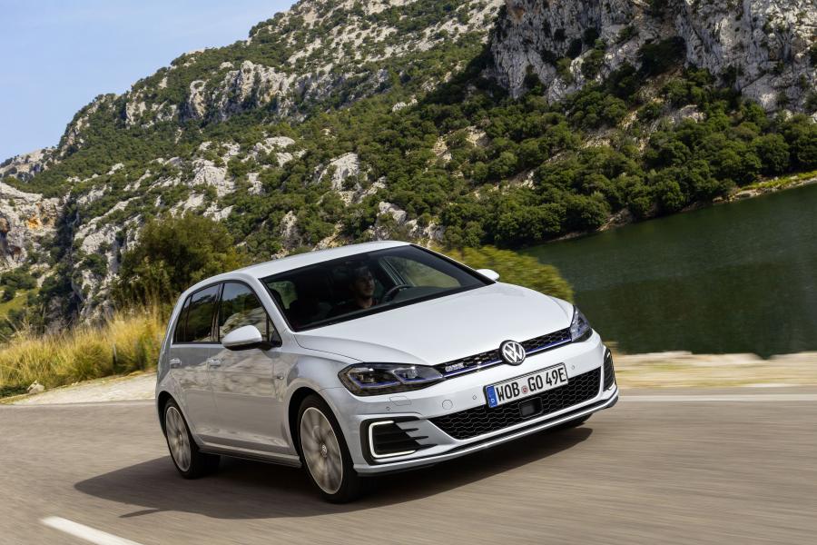  Volkswagen Golf GTE 2017 года  (WW) (фото 11 из 43)